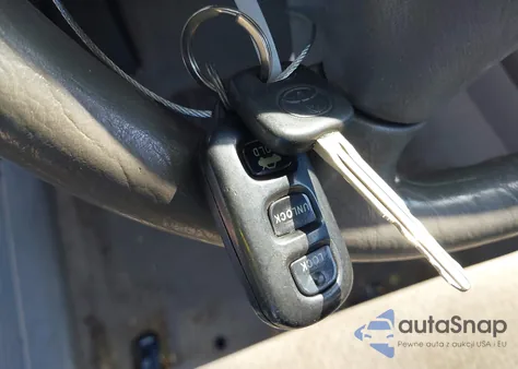 2004 Toyota Camry Le z USA, uszkodzony, nr VIN 4T1BE32K64U328933